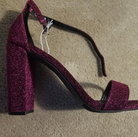 Never worn beautiful pink Sandals 8 - Picture 2 of 4